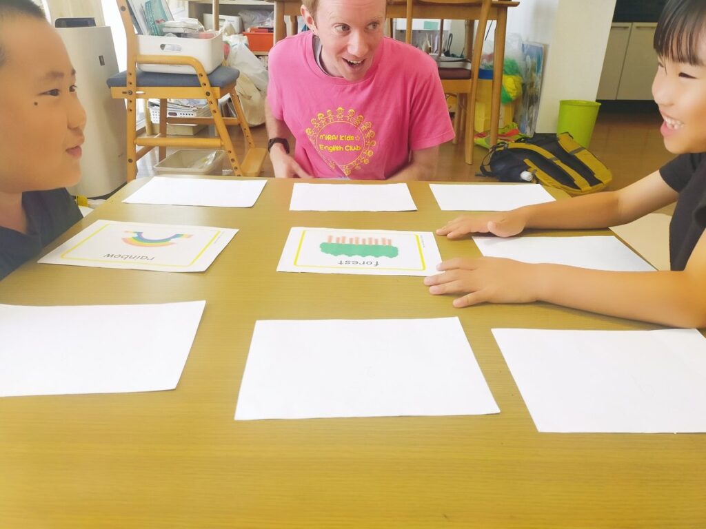 子ども英会話 カードゲーム 英単語 外国人講師と楽しく学ぶ